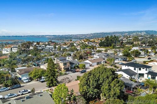 2747 Fairfield St, San Diego, CA, 92110-2212 | Card Image