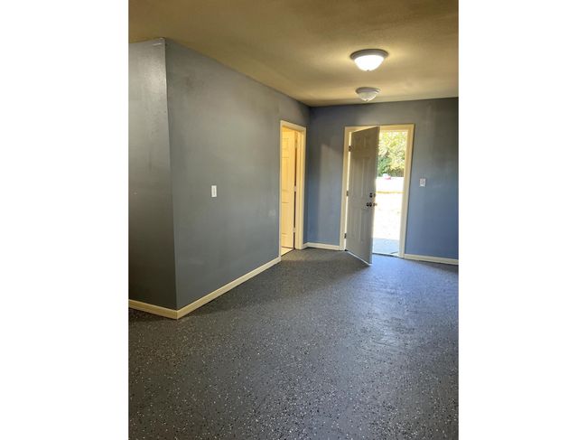 View of foyer | Image 9