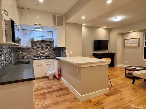 333 Parnassus Ave, San Francisco, CA, 94117-3718 | Card Image
