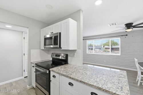 326 E Linden Street, Tucson, AZ, 85705 | Card Image