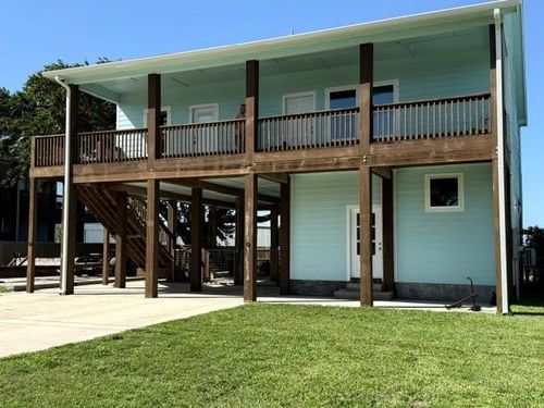 146 Port Ave, Rockport, TX, 78382-9407 | Card Image