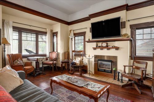 725 Comox Rd, Nanaimo, BC, V9R3J5 | Card Image