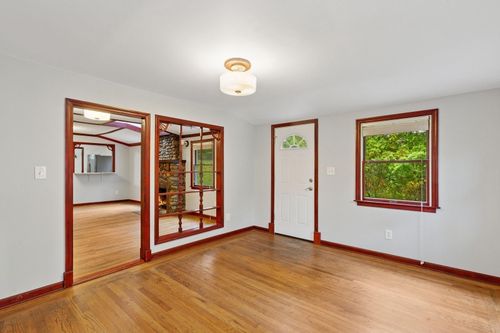 5 Murray Hill Rd, Sound Beach, NY, 11789-3023 | Card Image