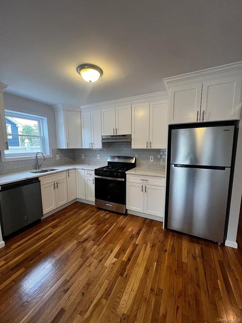 2918 Sampson Ave, Bronx, NY, 10465-2904 | Card Image