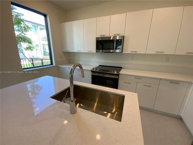 0 - 4263 Nw 83rd Ave, Townhouse with 3 bedrooms, 2 bathrooms and null parking in Doral FL | Image 8