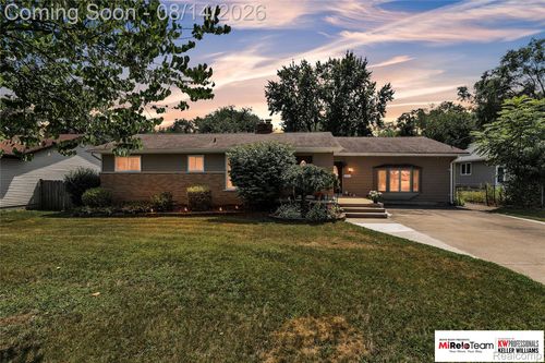 8300 Pacton Dr, Shelby Township, MI, 48317-3322 | Card Image