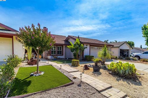 943 Coral Ridge Cir, Rodeo, CA, 94572-1807 | Card Image