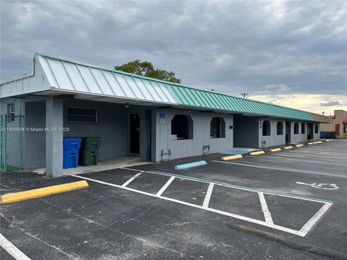 400 Ne 44th St, Oakland Park, FL, 33334-1423 | Card Image