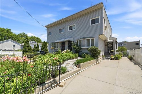 3284 Giegerich Pl, Bronx, NY, 10465-4012 | Card Image