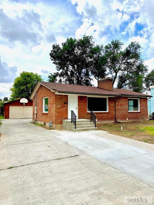 576 Sonny St, Blackfoot, ID, 83221-3227 | Card Image
