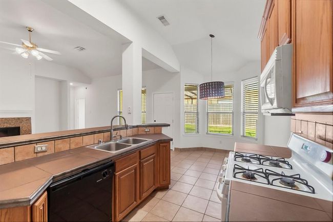 19311 Twin Buttes Dr, House other with 4 bedrooms, 2 bathrooms and 2 parking in Tomball TX | Image 18