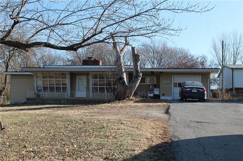 2119 S Lees Summit Rd, Independence, MO, 64050-4883 | Card Image