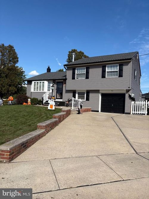 4 Bow Rd, Trenton, NJ, 08690-3102 | Card Image