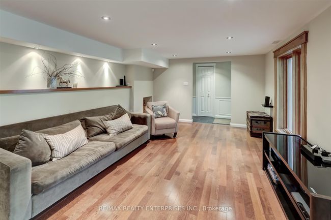 1648 Angela Cres, House other with 4 bedrooms, 2 bathrooms and 4 parking in Mississauga ON | Image 23
