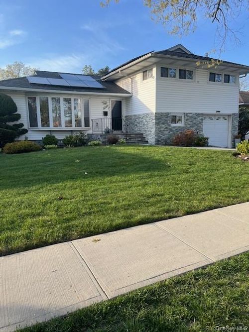 1237 Walnut St, Uniondale, NY, 11553-2053 | Card Image