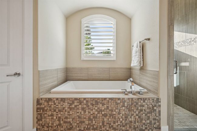 511 Hurst Creek Rd, House other with 5 bedrooms, 4 bathrooms and 6 parking in Lakeway TX | Image 28