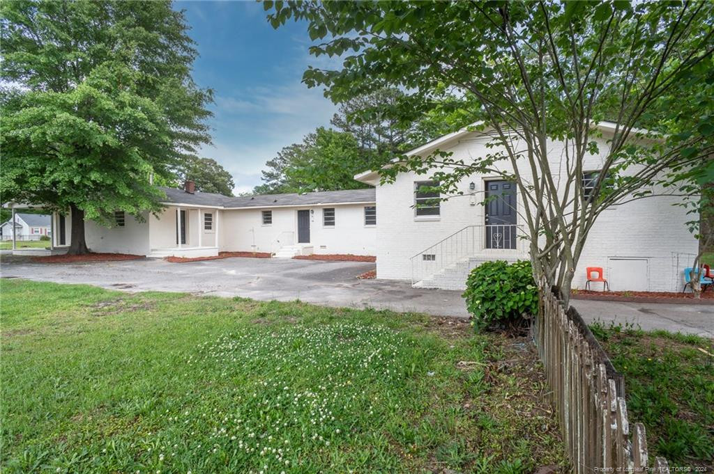 Bartow Dr, Fayetteville, NC 28301
