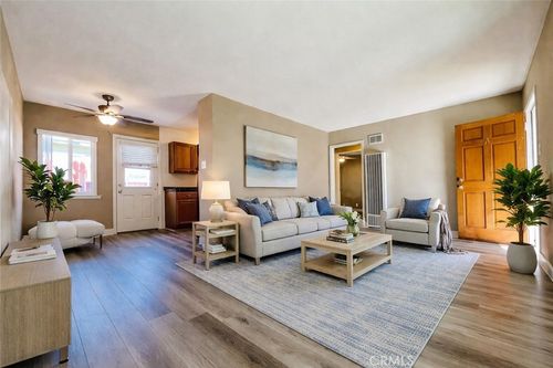 e-2536 Orange Avenue, Costa Mesa, CA, 92627 | Card Image