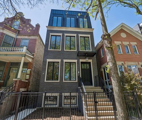 2-2202 N Leavitt St, Chicago, IL, 60647-3204 | Card Image