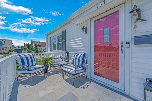 757 Marion St, Franklin Square, NY, 11010-3309 | Card Image