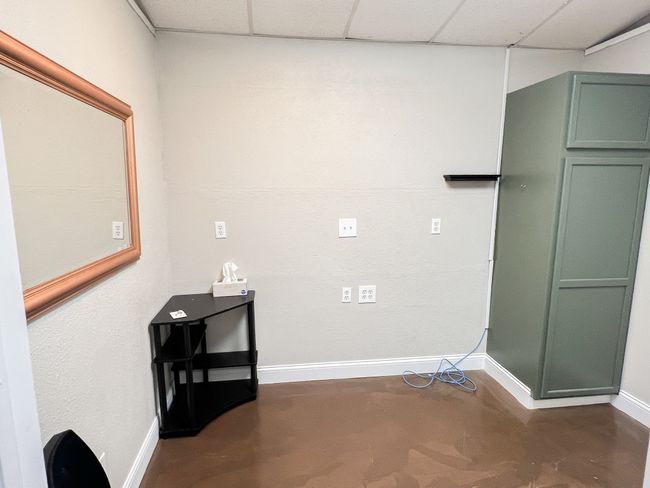Clothes washing area featuring baseboards | Image 12