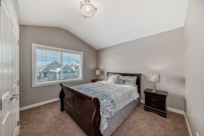 18 Rockford Road Nw, Home with 4 bedrooms, 3 bathrooms and 4 parking in Calgary AB | Image 38
