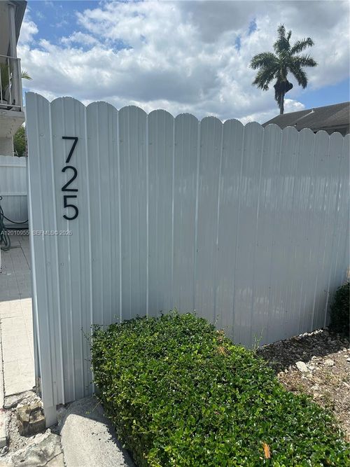 725-8460 Sw 156th Pl, Miami, FL, 33193-1272 | Card Image