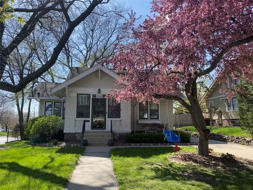 904 45th St, Des Moines, IA, 50312-2204 | Card Image