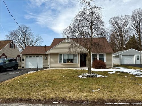 427 Van Roen Rd, Utica, NY, 13502-2431 | Card Image