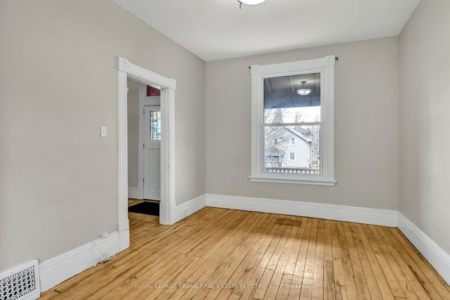 617 Aylmer St N, House other with 3 bedrooms, 2 bathrooms and 2 parking in Peterborough ON | Image 4