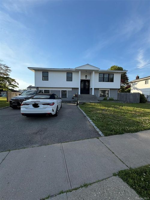 19 Jersey St, Hicksville, NY, 11801-2409 | Card Image
