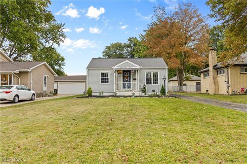 6749 Middlebrook Blvd, Middleburg Heights, OH, 44130-2651 | Card Image