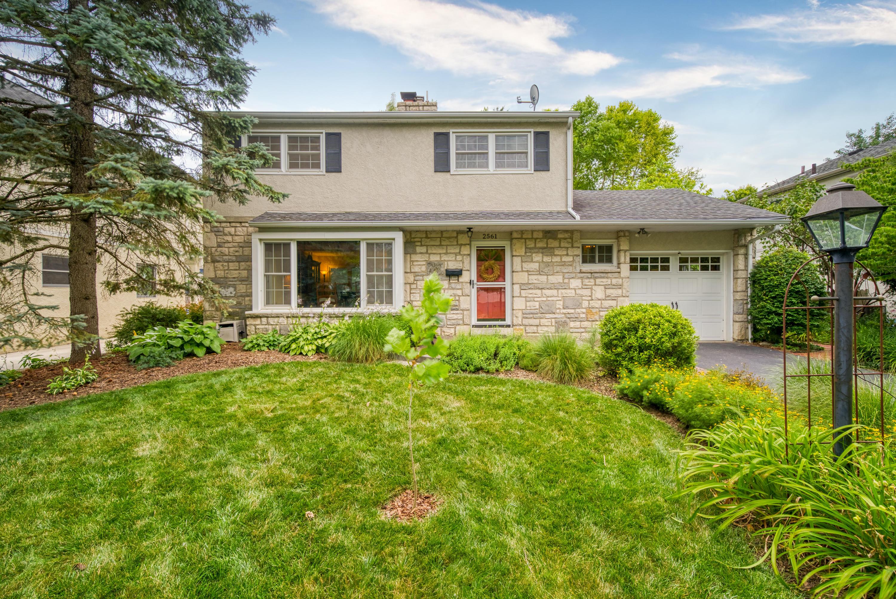 2561 Chester Road, Sold in Upper Arlington Zoocasa