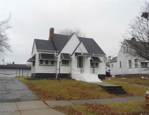 17111 Ridgeton Dr, Cleveland, OH, 44128-3350 | Card Image