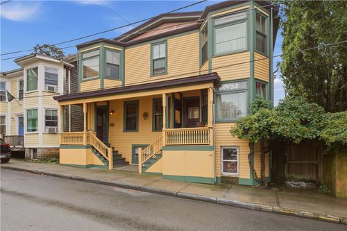 15 Dennison St, Newport, RI, 02840-3439 | Card Image