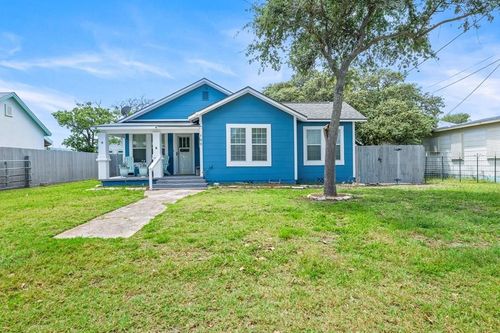 705 Wood St, Rockport, TX, 78382-2846 | Card Image