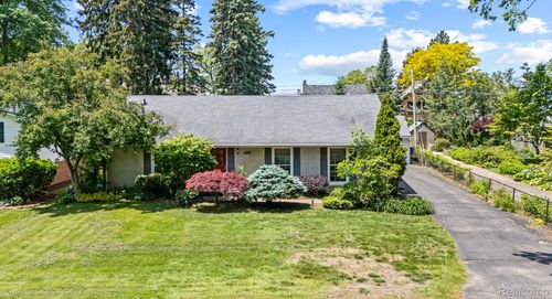 2420 Garland St, Sylvan Lake, MI, 48320-1512 | Card Image