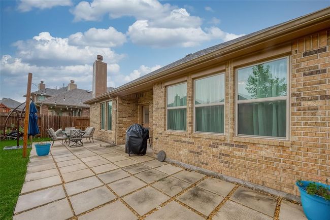 Great back patio for entertaining | Image 37