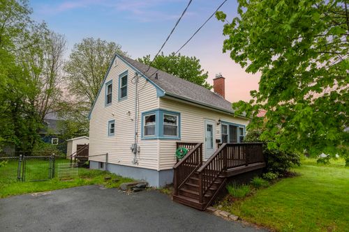 32 Farquharson St, Dartmouth, NS, B2W1T3 | Card Image