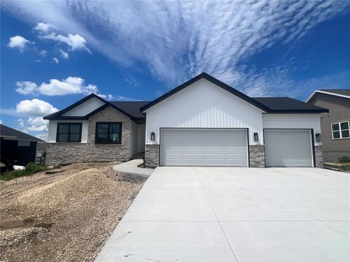 1435 Cardinal Dr, Fairfax, IA, 52228-9659 | Card Image