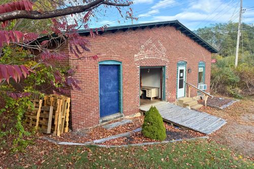 20 Mill St, Tilton, NH, 03276-5003 | Card Image