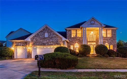 16750 Benton Taylor Dr, Chesterfield, MO, 63005-4873 | Card Image