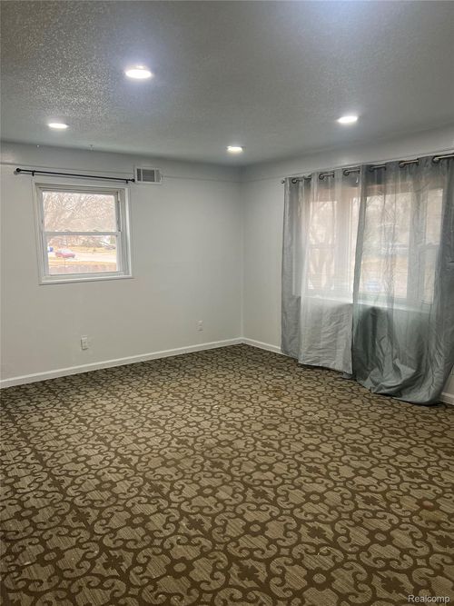 3541 Toepfer Rd, Warren, MI, 48091-5560 | Card Image