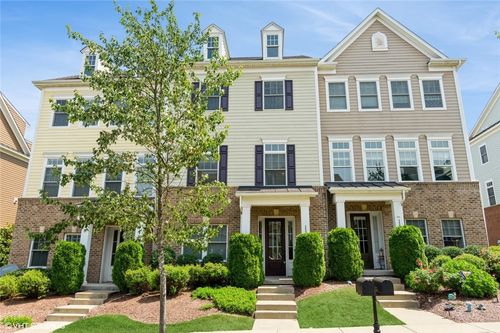 335 Osona Ln, Mars, PA, 16046-4062 | Card Image