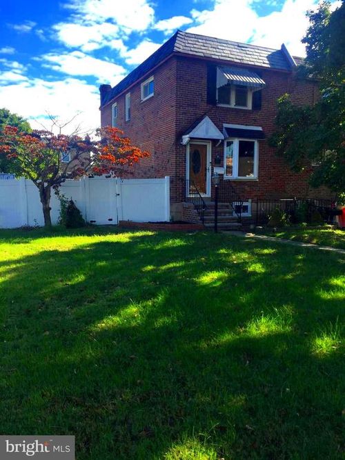 900 Maple Ave, GLENOLDEN, PA, 19036-1117 | Card Image