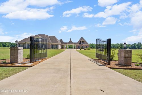 178 Addison Ln, Byhalia, MS, 38611-2002 | Card Image