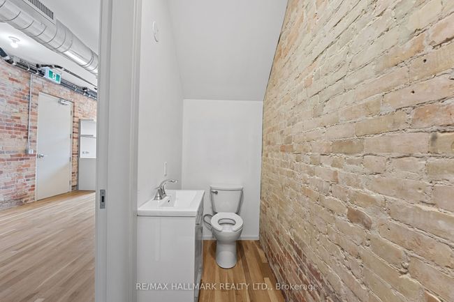 200 - 974 Queen St E, Home with 0 bedrooms, 1 bathrooms and null parking in Toronto ON | Image 11