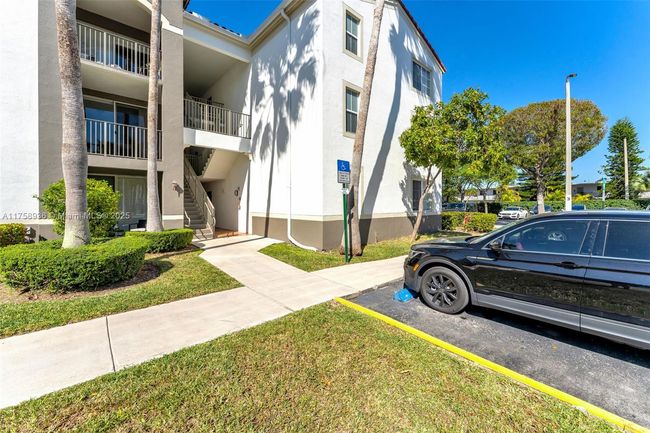 APT-112 - 6831 Sw 44 Th St, Condo with 3 bedrooms, 2 bathrooms and null parking in Miami FL | Image 39