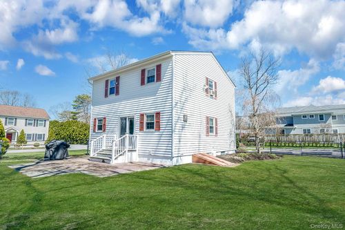 12 Ocean Ave, East Quogue, NY, 11942-4530 | Card Image