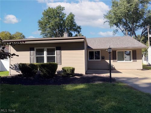 9022 Manorford Dr, Parma Heights, OH, 44130-3228 | Card Image